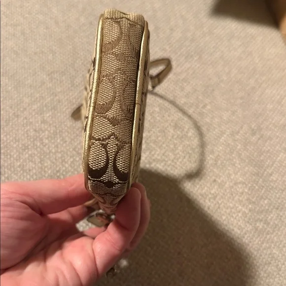 Coach Signature Tan Monogram Wristlet camera case metallic - Picture 6 of 9